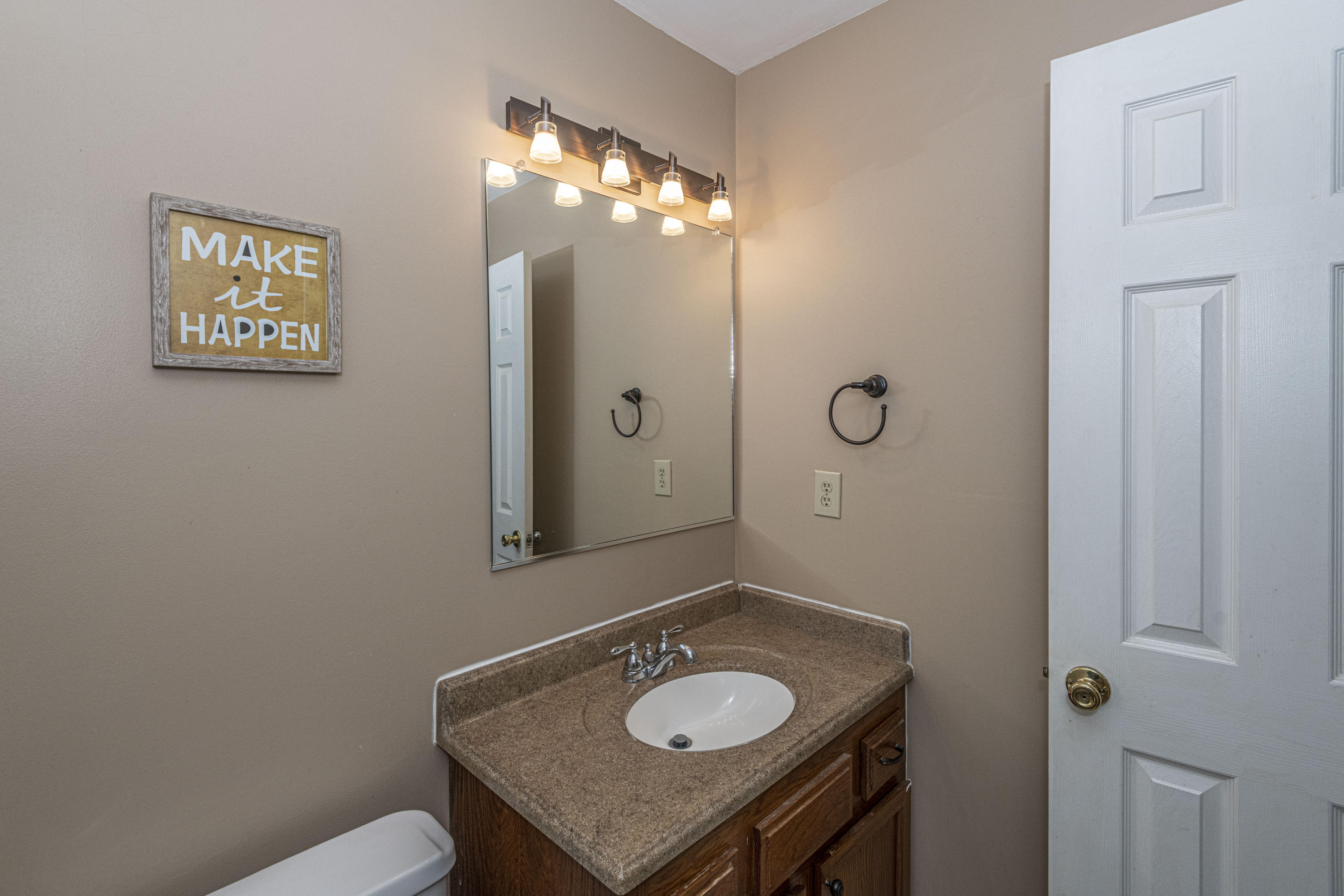 111 Glebe Road Summerville, SC 29485 - Photo 26 of 34 Guest Full Bathroom