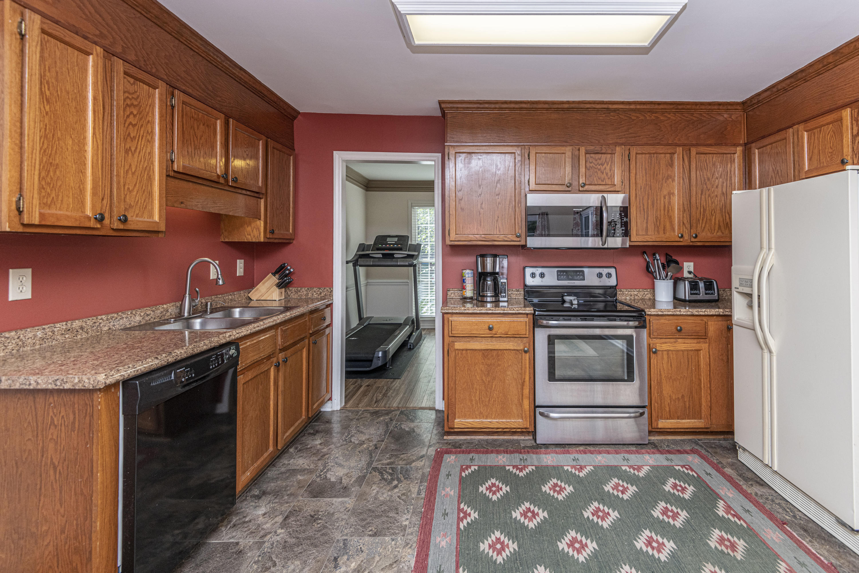 111 Glebe Road Summerville, SC 29485 - Photo 10 of 34 Kitchen