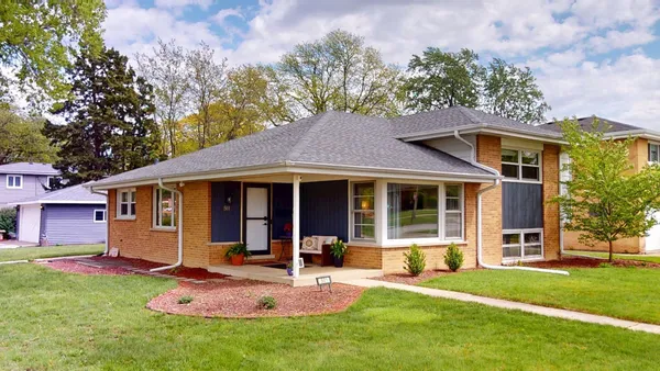 $3,700 | 501 South School Street, Mount Prospect, IL 60056