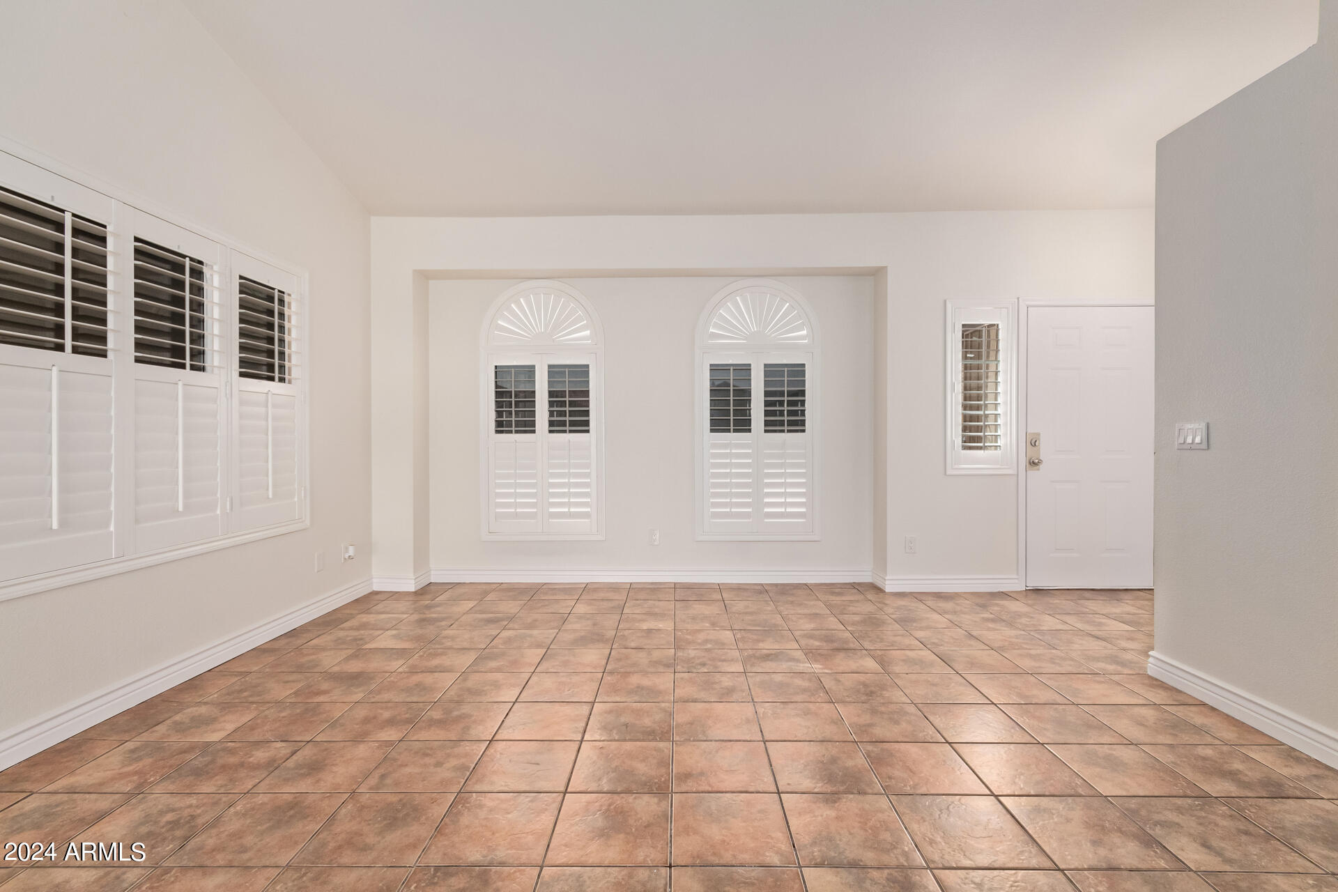 8432 West Granada Road Phoenix, AZ 85037 - Photo 5 of 30 0005-05 - Granada