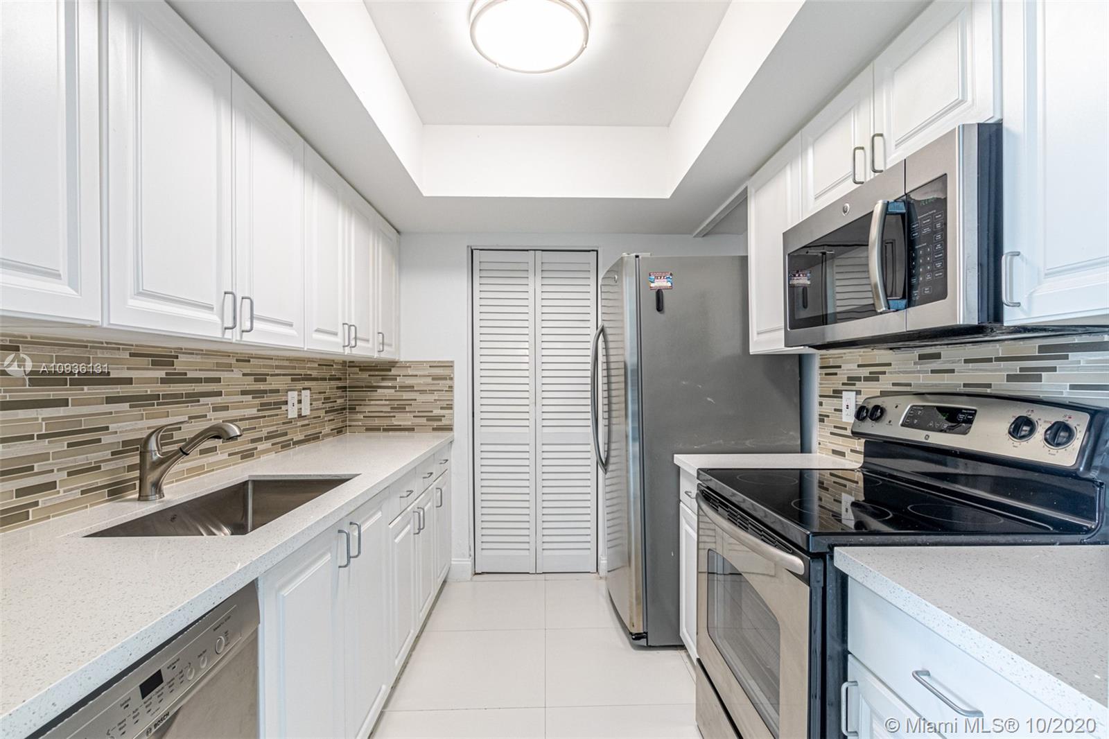 90 Alton Road, Unit 1105 Miami Beach, FL 33139 - Photo 3 of 14