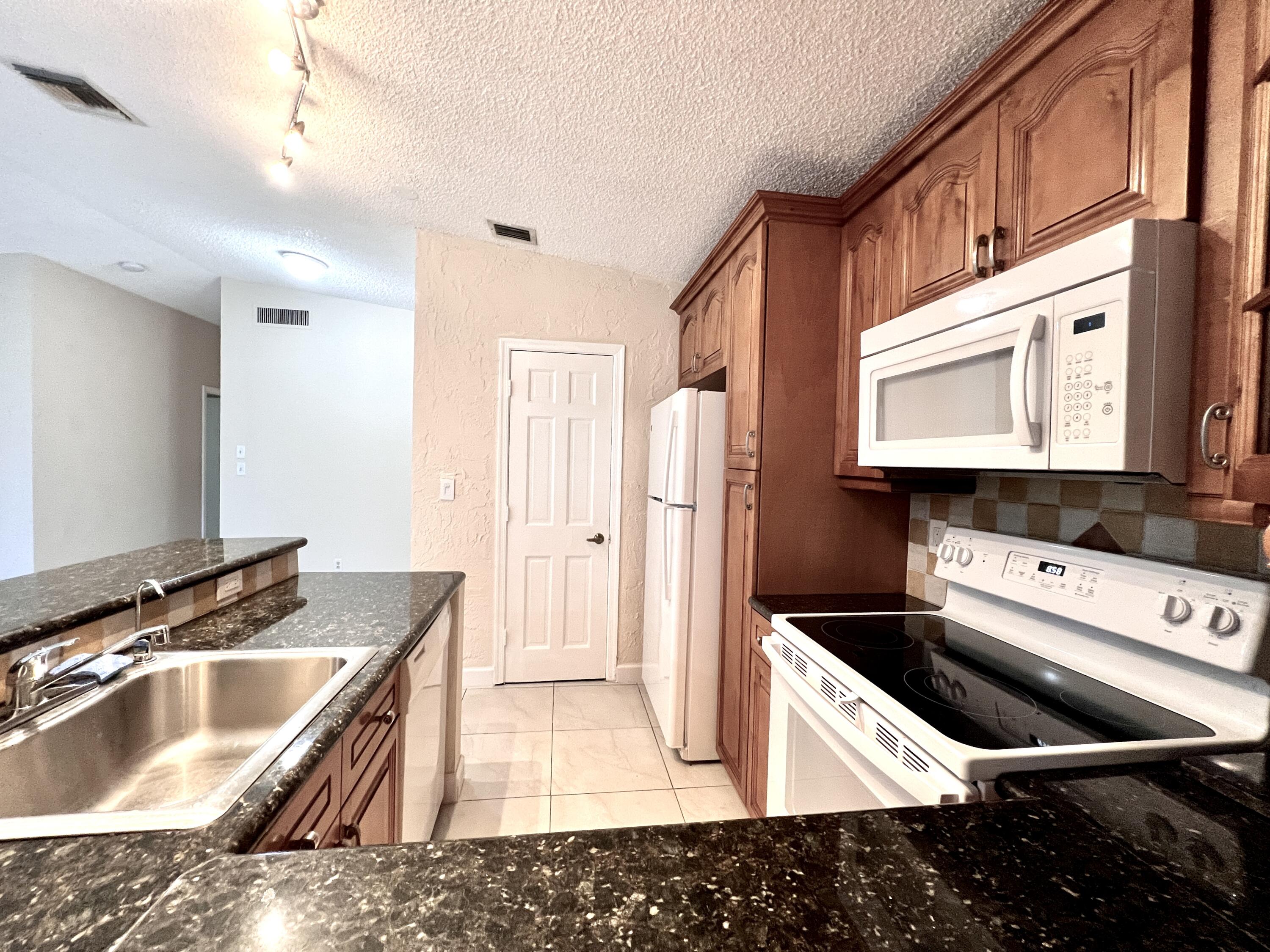 22303 Misty Woods Way Boca Raton, FL 33428 - Photo 8 of 25 IMG_1544