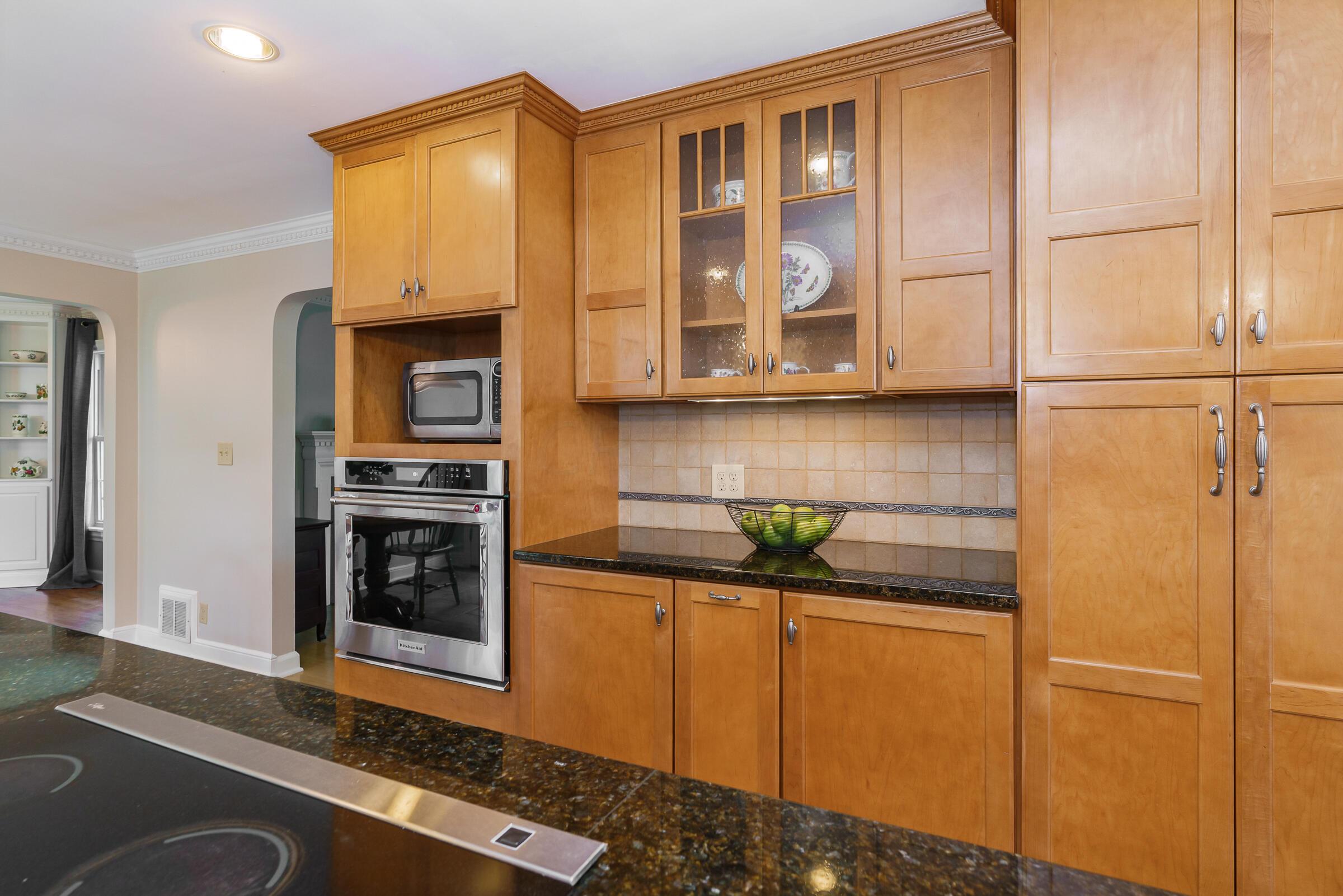 2734 York Road Upper Arlington, OH 43221 - Photo 17 of 40 Floor to ceiling cabinetry provides ample storage