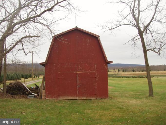 348 Knott Road Shepherdstown, WV 25443 - Photo 14 of 16 Barn