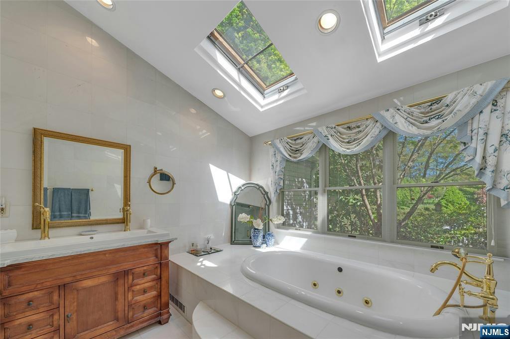 11 Lower Cross Road Saddle River, NJ 07458 - Photo 16 of 35