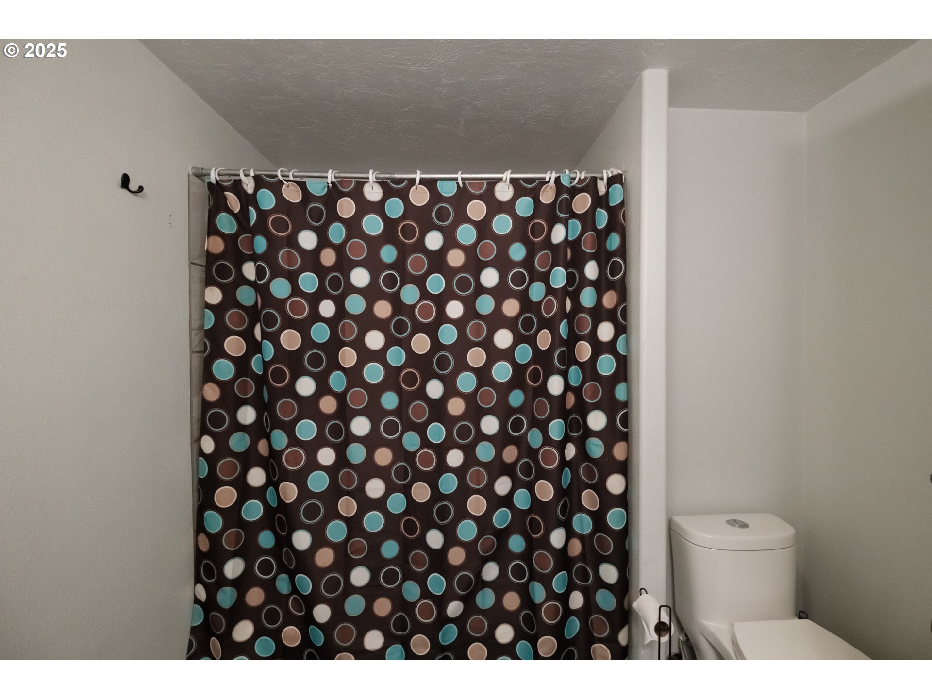 40325 Upper Calapooia Drive Sweet Home, OR 97386 - Photo 16 of 42 a bathroom with a sink