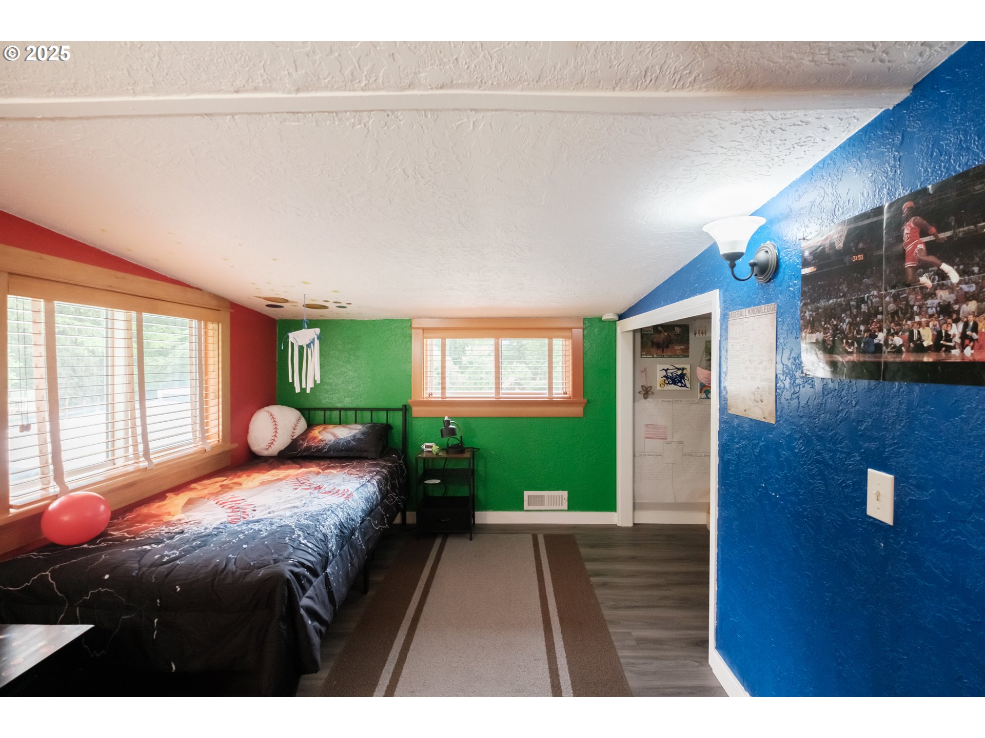 40325 Upper Calapooia Drive Sweet Home, OR 97386 - Photo 20 of 42 a bedroom with a bed and a window