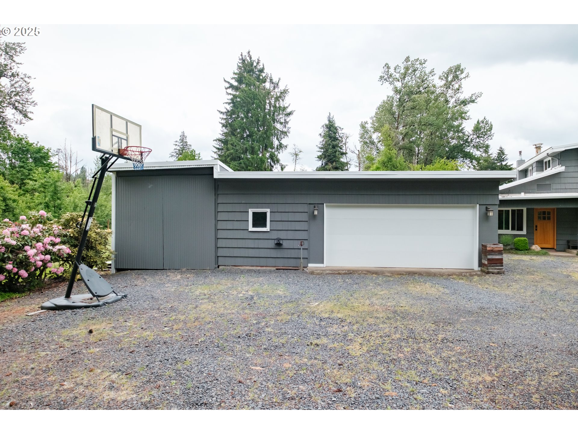 40325 Upper Calapooia Drive Sweet Home, OR 97386 - Photo 25 of 42 a view of a house with a backyard and bushes