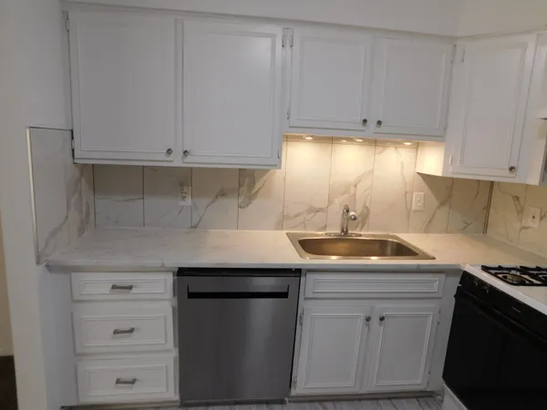 $1,499 | 490 North Fox Hills Drive, Unit 1, Bloomfield Hills, MI 48304