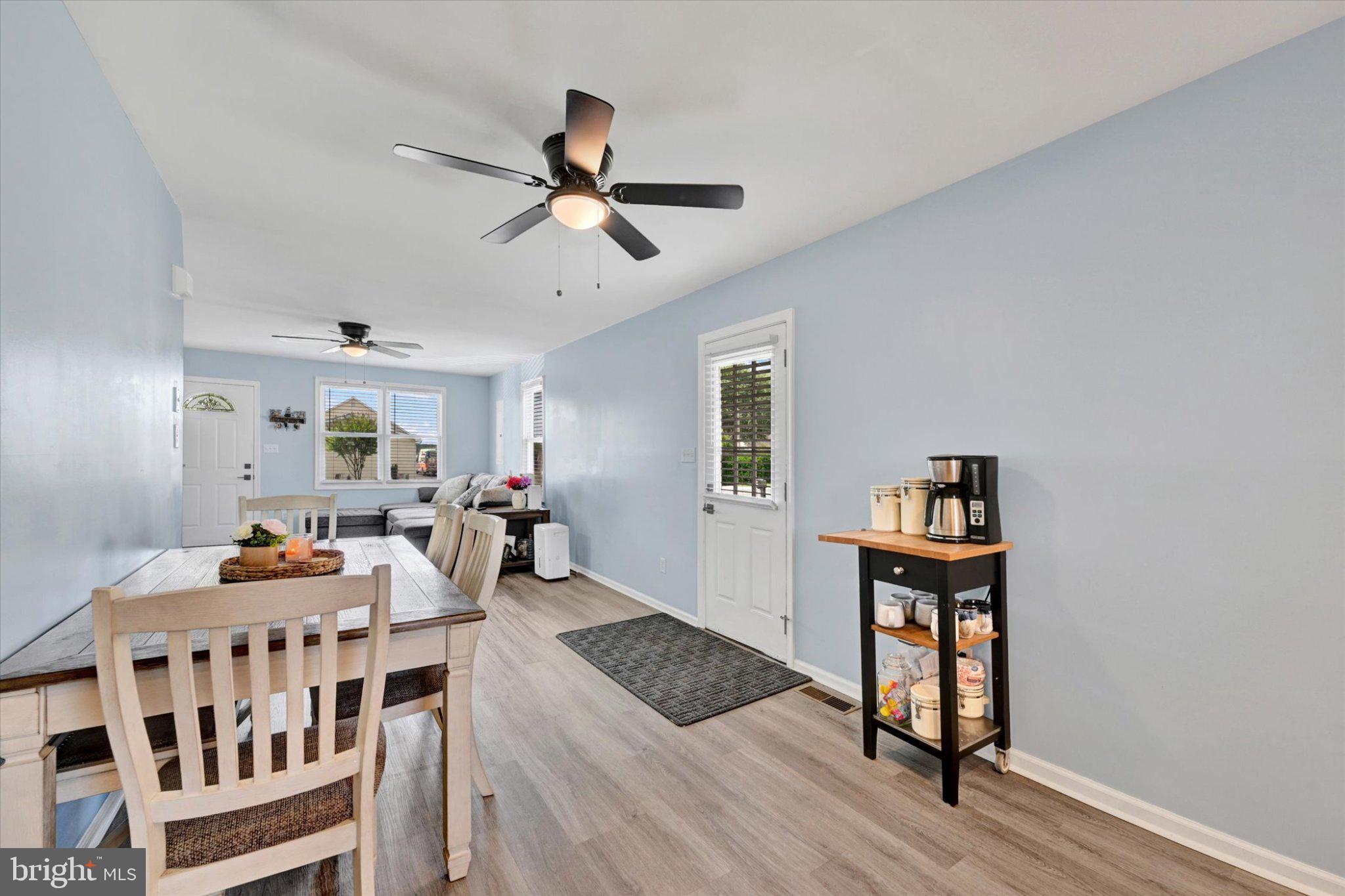 521 Riverside Drive Essex, MD 21221 - Photo 10 of 32 Bright and airy open living space.