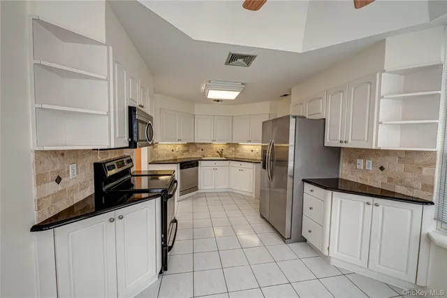 $799,000 | 52 Admirals Drive East, Bay Shore, NY 11706