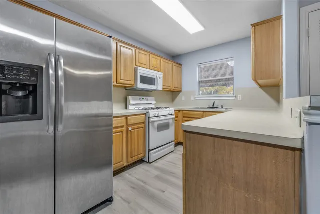 $1,300 | 914 Purdy Street, Unit 3B, Brookshire, TX 77423