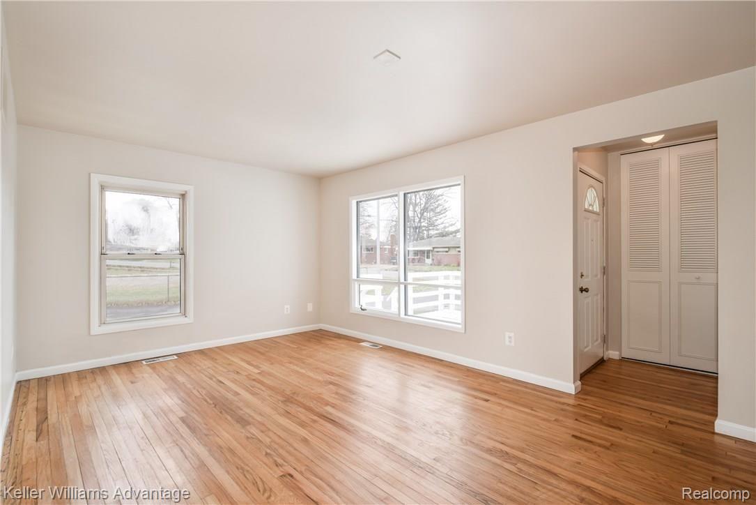 8066 Pardee Road Taylor, MI 48180 - Photo 6 of 31 DSC_0251-Edit.jpg