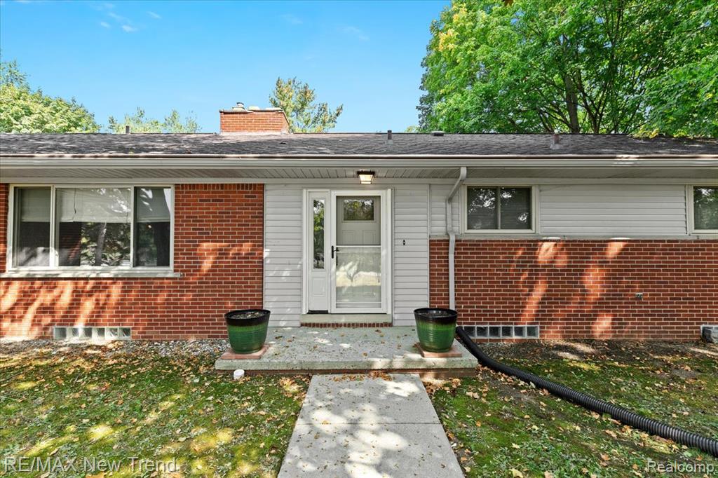 33266 Raphael Road Farmington Hills, MI 48336 - Photo 4 of 36