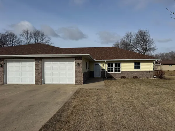 $240,000 | 814 B West Southview Court, Marshall, MN 56258
