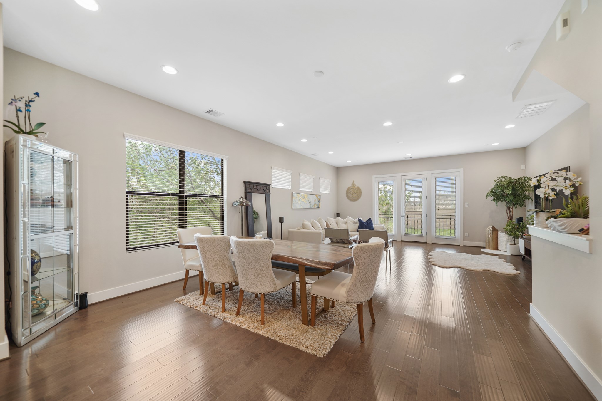 1824 Bonner Street Houston, TX 77007 - Photo 12 of 39 a view of a dining room with furniture window and wooden floor