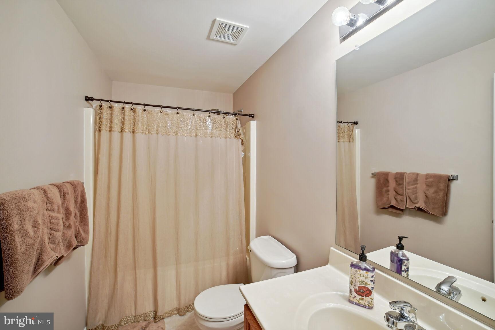 5880 Bridge Spring Road Frederick, MD 21704 - Photo 36 of 42 2nd Floor - Full Bathroom