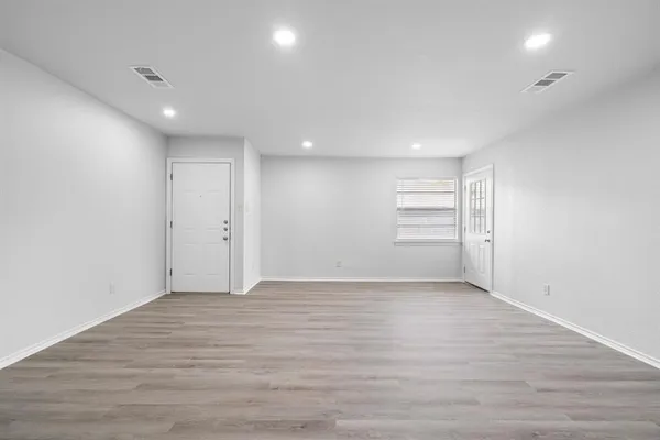 $2,095 | 718 Skyline Drive, Duncanville, TX 75116