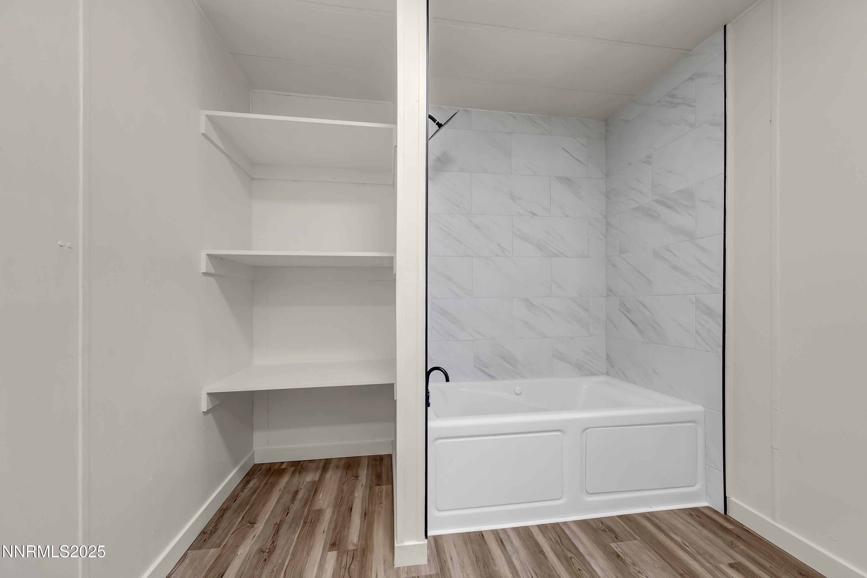 16385 Rhyolite Circle Reno, NV 89521 - Photo 23 of 50 a bathroom with a bathtub