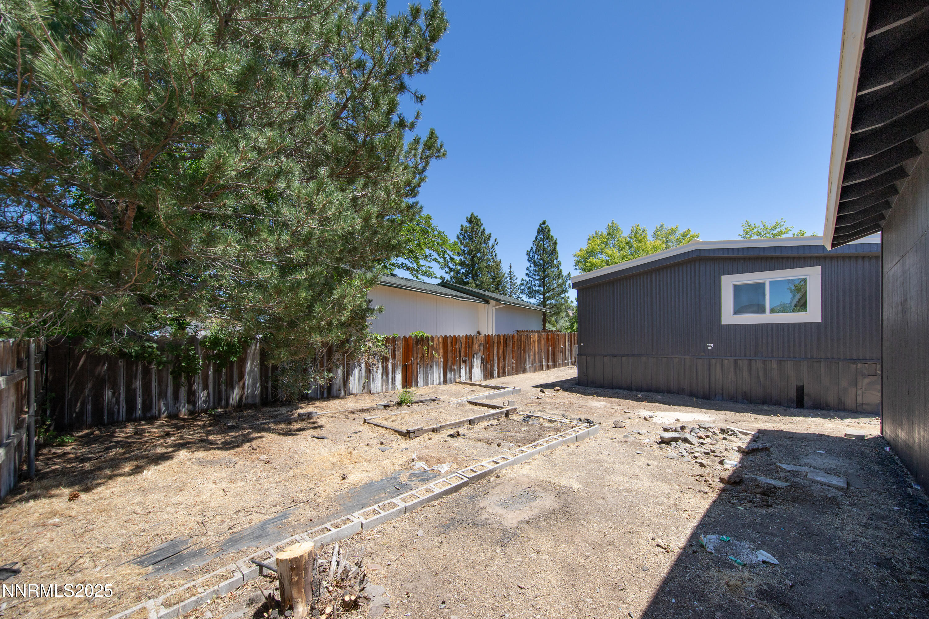 16385 Rhyolite Circle Reno, NV 89521 - Photo 32 of 50 a backyard of a house