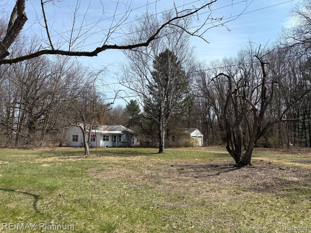 2415 Norton Road Howell, MI 48843 - Photo 2 of 18