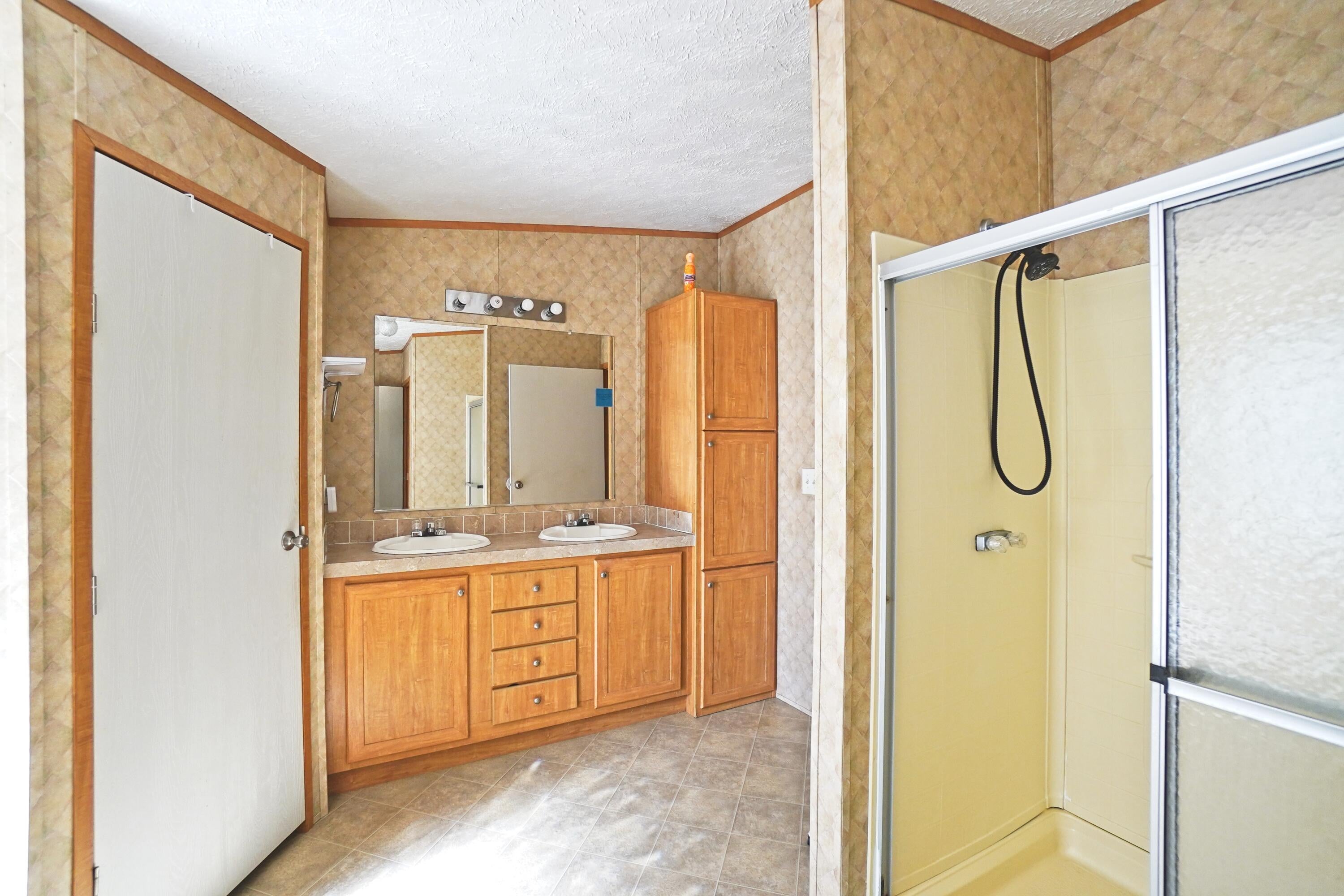 4461 South 650 Road Quapaw, OK 74363 - Photo 21 of 31 Primary Bath