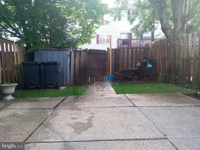 a view of a back yard of the house