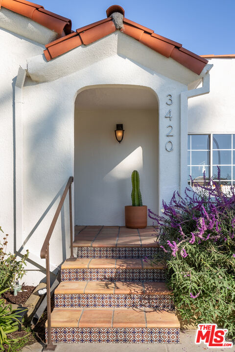 3420 Buckingham Road Los Angeles, CA 90016 - Photo 2 of 41 a view of a entrance of the house