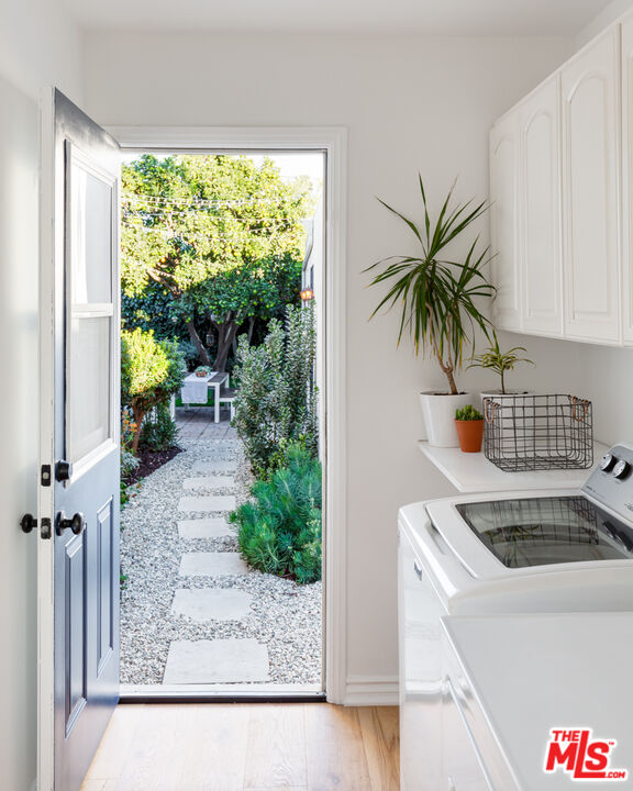 3420 Buckingham Road Los Angeles, CA 90016 - Photo 12 of 41 a kitchen that has a sink and a window in it