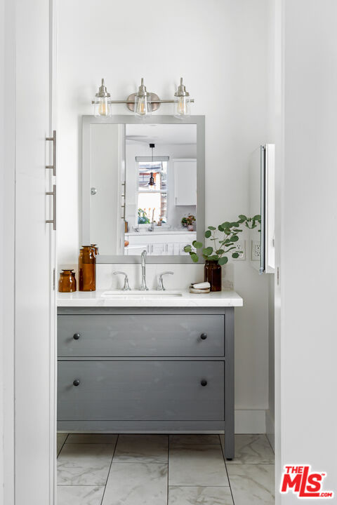 3420 Buckingham Road Los Angeles, CA 90016 - Photo 34 of 41 a bathroom with a sink and a mirror