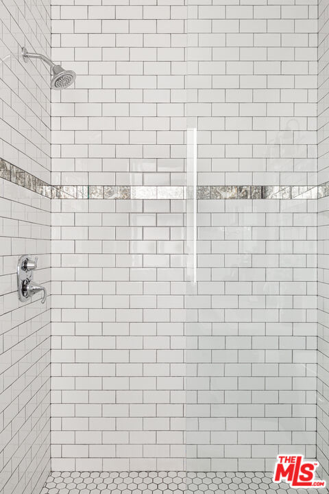 3420 Buckingham Road Los Angeles, CA 90016 - Photo 35 of 41 a bathroom with a shower