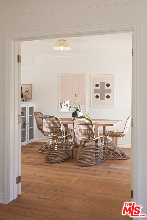 3420 Buckingham Road Los Angeles, CA 90016 - Photo 5 of 41 a view of a dining room with furniture