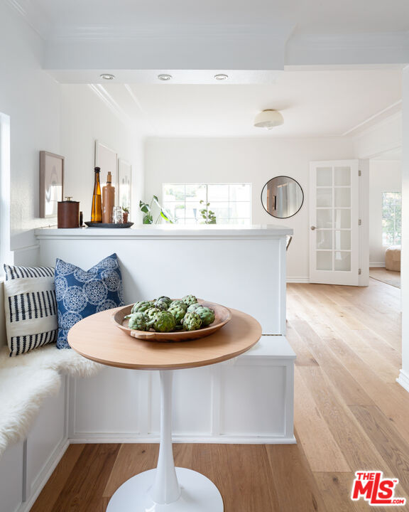 3420 Buckingham Road Los Angeles, CA 90016 - Photo 8 of 41 a living room with furniture and rug