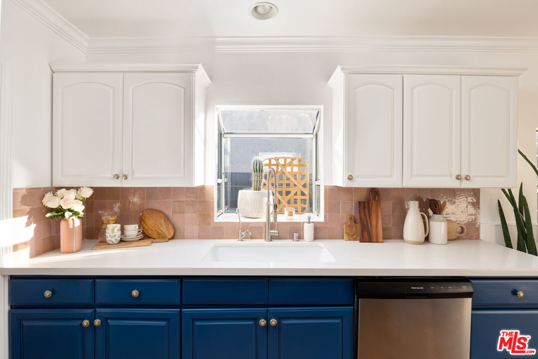 3420 Buckingham Road Los Angeles, CA 90016 - Photo 10 of 41 a bathroom with a sink and a mirror
