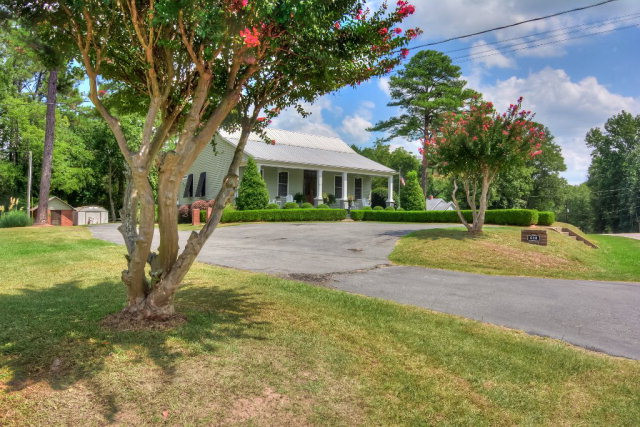 640 Jeter Street Edgefield, SC 29824 - Photo 2 of 39
