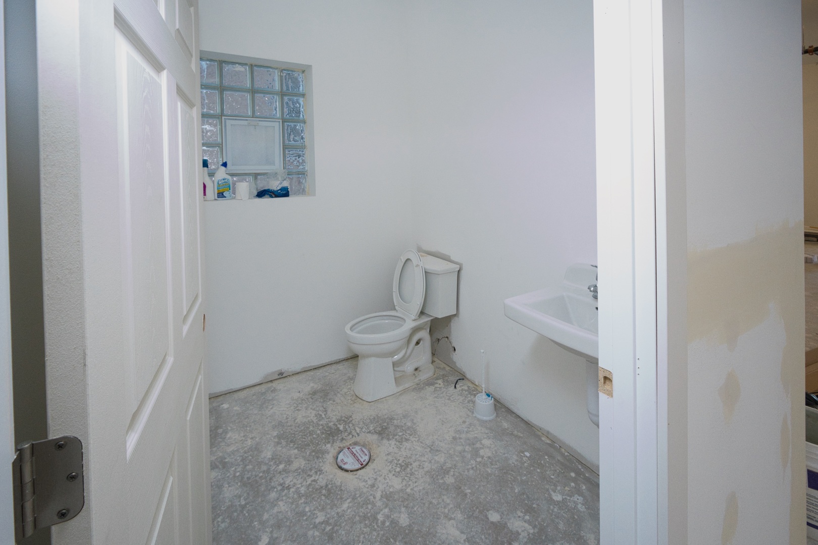 3122 South Morgan Street Chicago, IL 60608 - Photo 31 of 33 a bathroom with a toilet and a shower