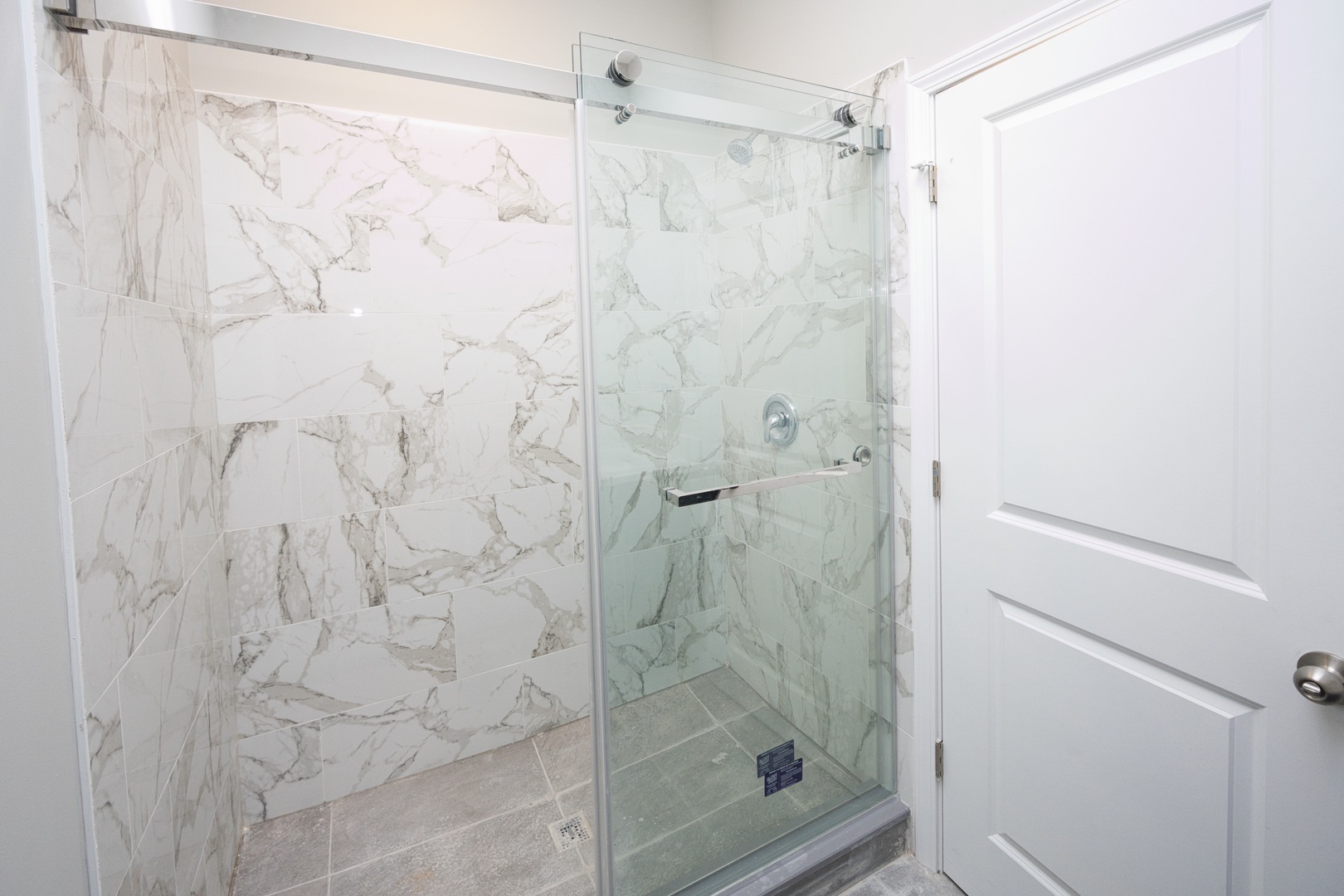 3122 South Morgan Street Chicago, IL 60608 - Photo 10 of 33 a bathroom with a shower