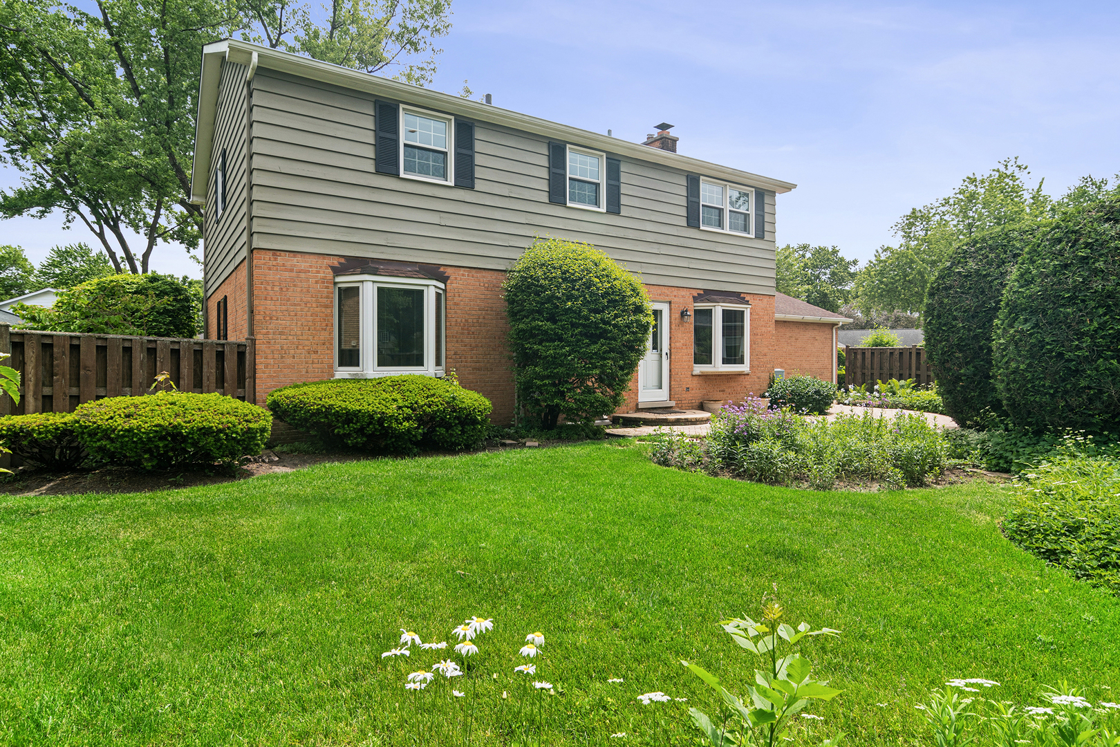 572 East Monterey Road Palatine, IL 60074 - Photo 27 of 27 a house that is sitting in the grass