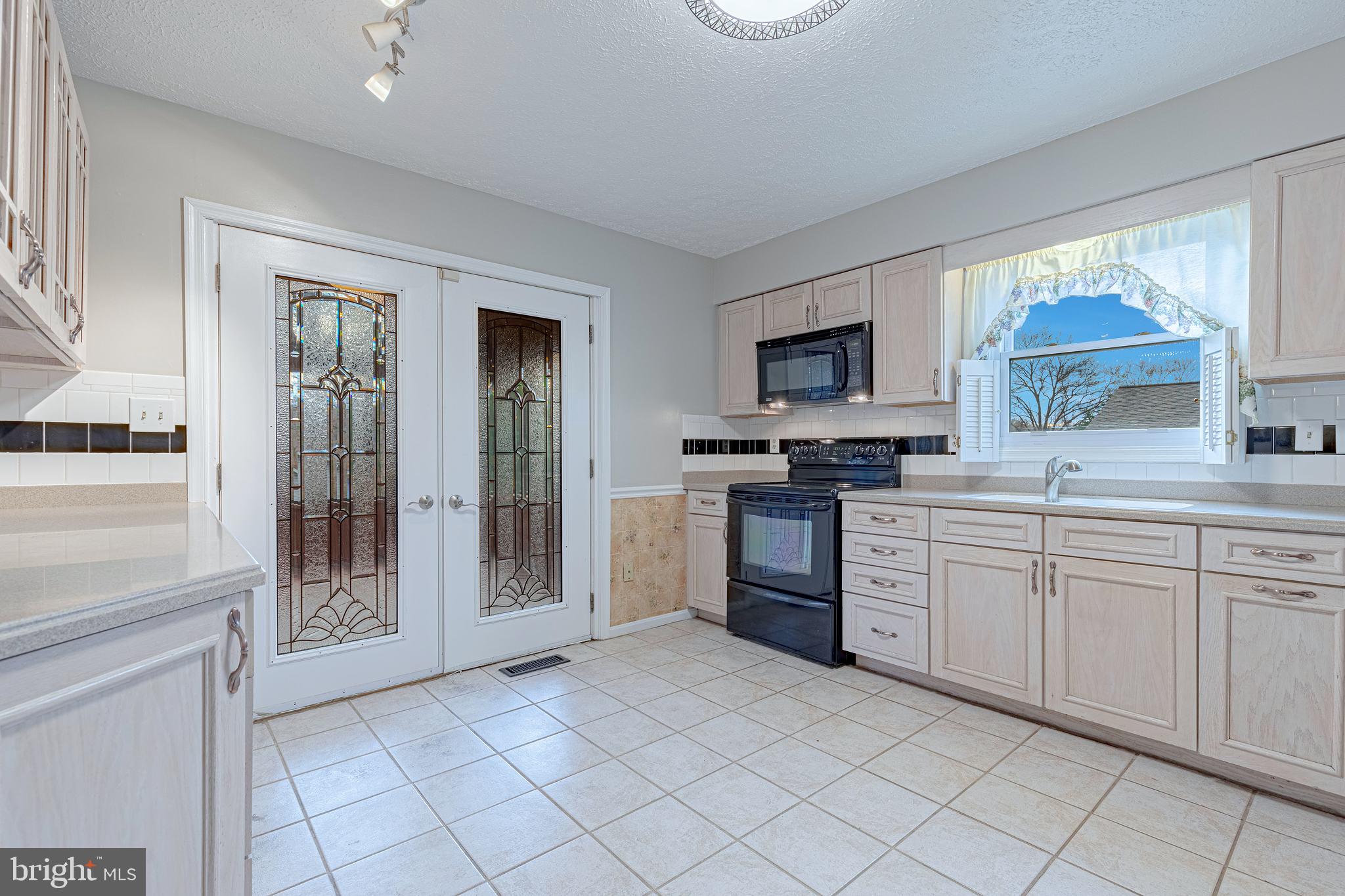 341 Edgewood Road Linthicum Heights, MD 21090 - Photo 12 of 36 Kitchen