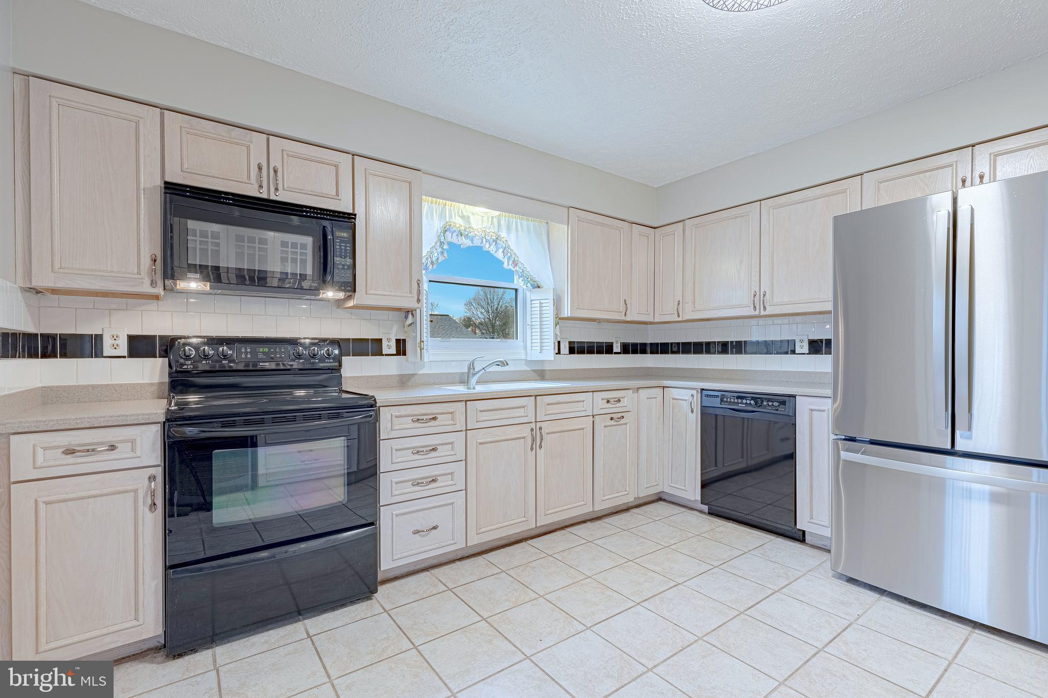 341 Edgewood Road Linthicum Heights, MD 21090 - Photo 16 of 36 Kitchen