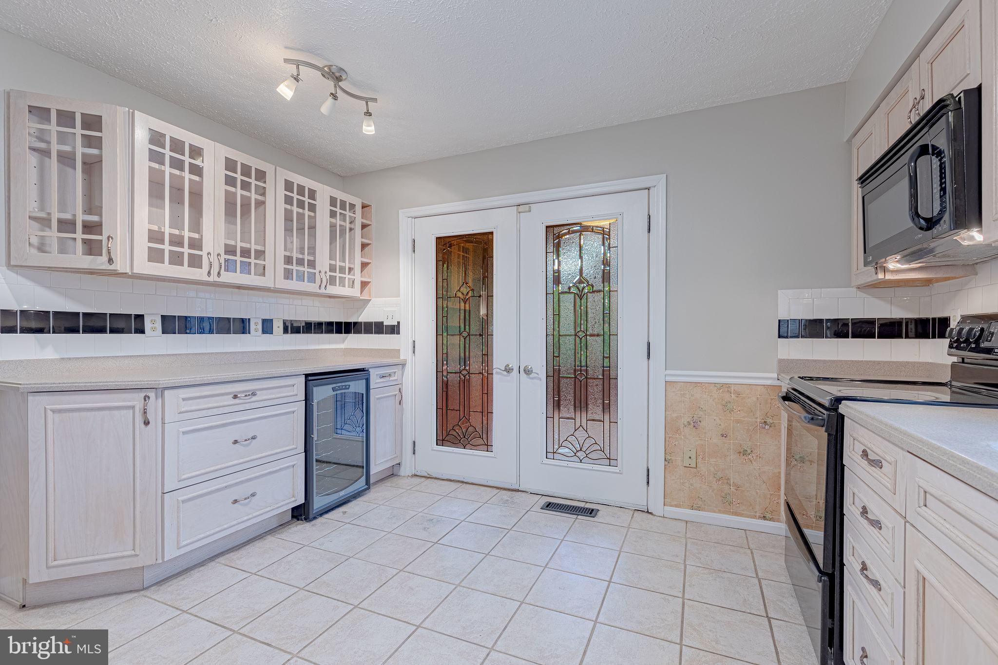 341 Edgewood Road Linthicum Heights, MD 21090 - Photo 17 of 36 Kitchen