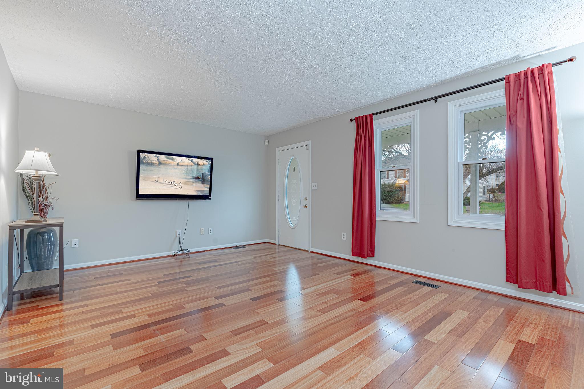 341 Edgewood Road Linthicum Heights, MD 21090 - Photo 20 of 36 Living room