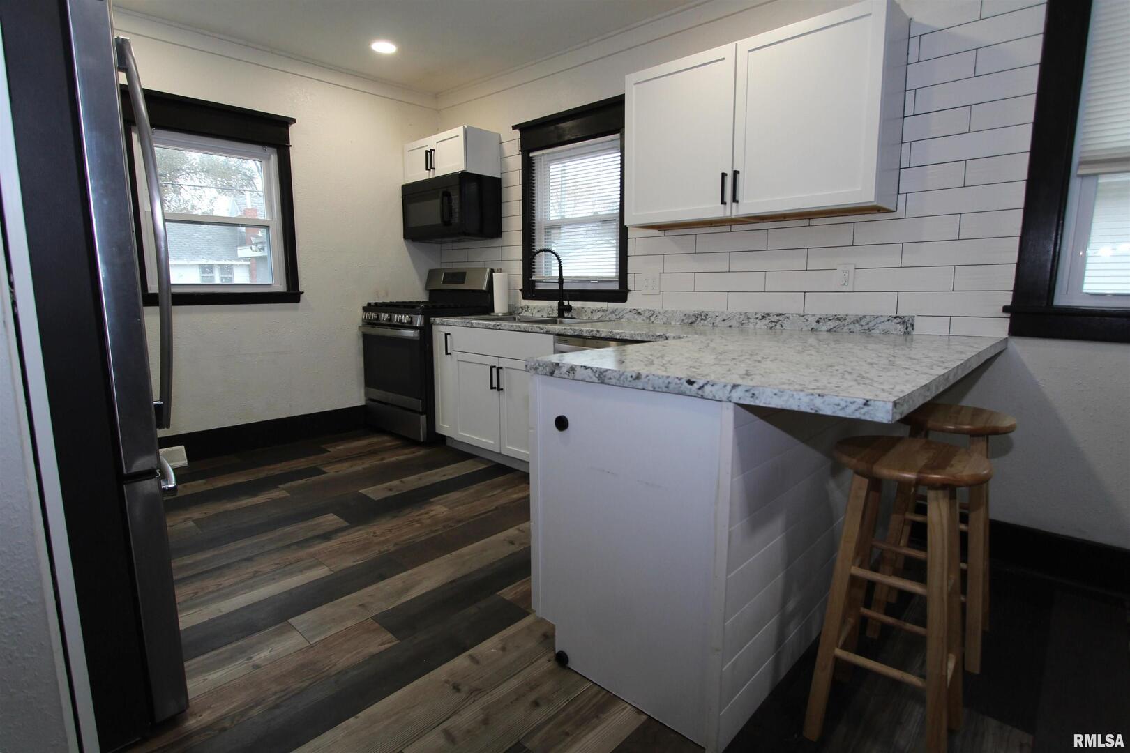 729 South 8th Street Clinton, IA 52732 - Photo 11 of 15