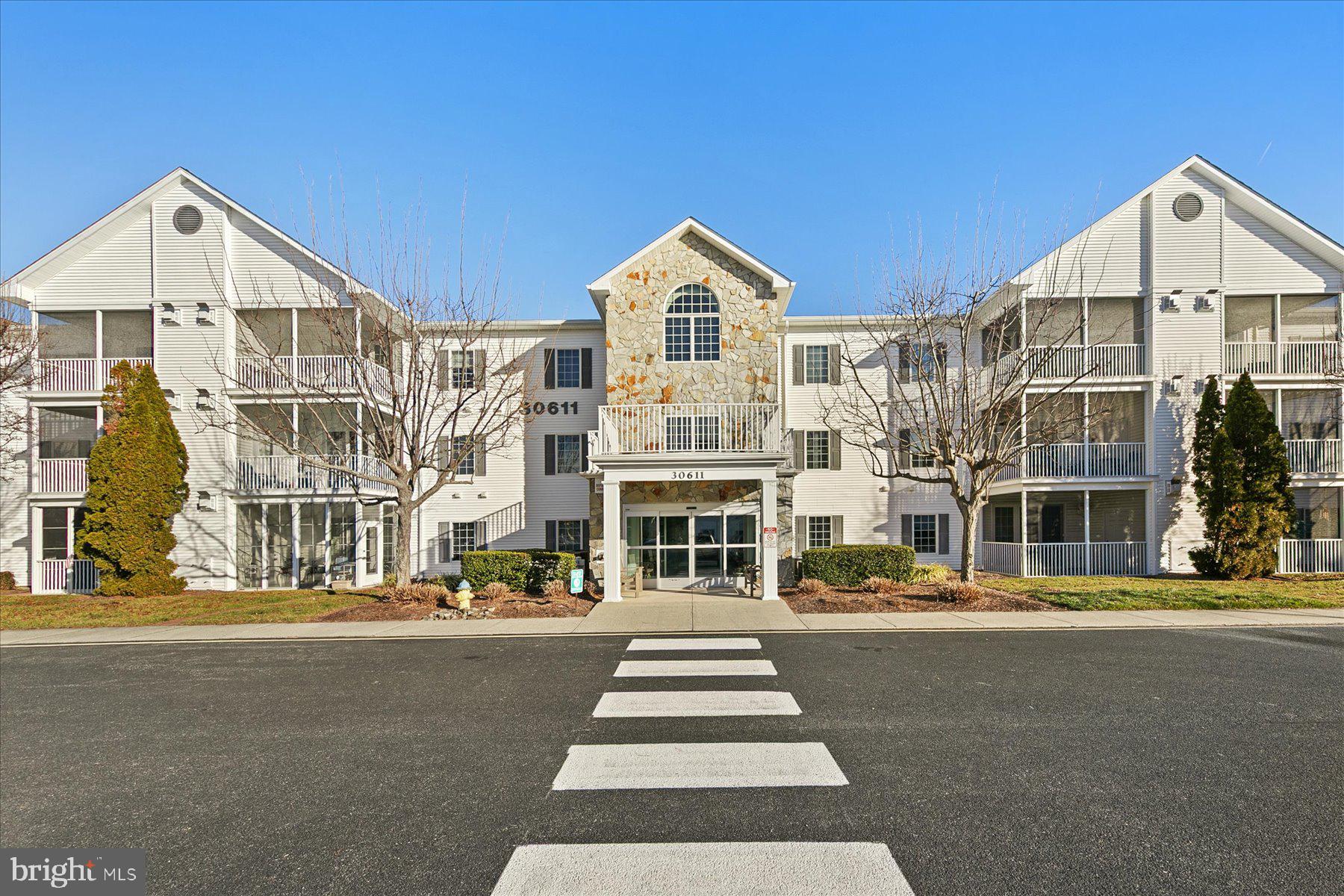 a front of residential houses with street