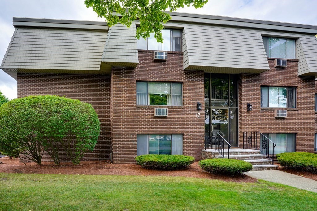 12 Hallmark Gardens, Unit 7 Burlington, MA 01803 - Photo 1 of 18