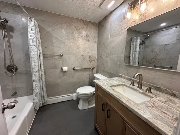 $2,800 | 12 Hallmark Gardens, Unit 7, Burlington, MA 01803