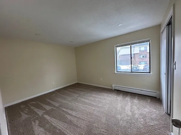 $2,800 | 12 Hallmark Gardens, Unit 7, Burlington, MA 01803