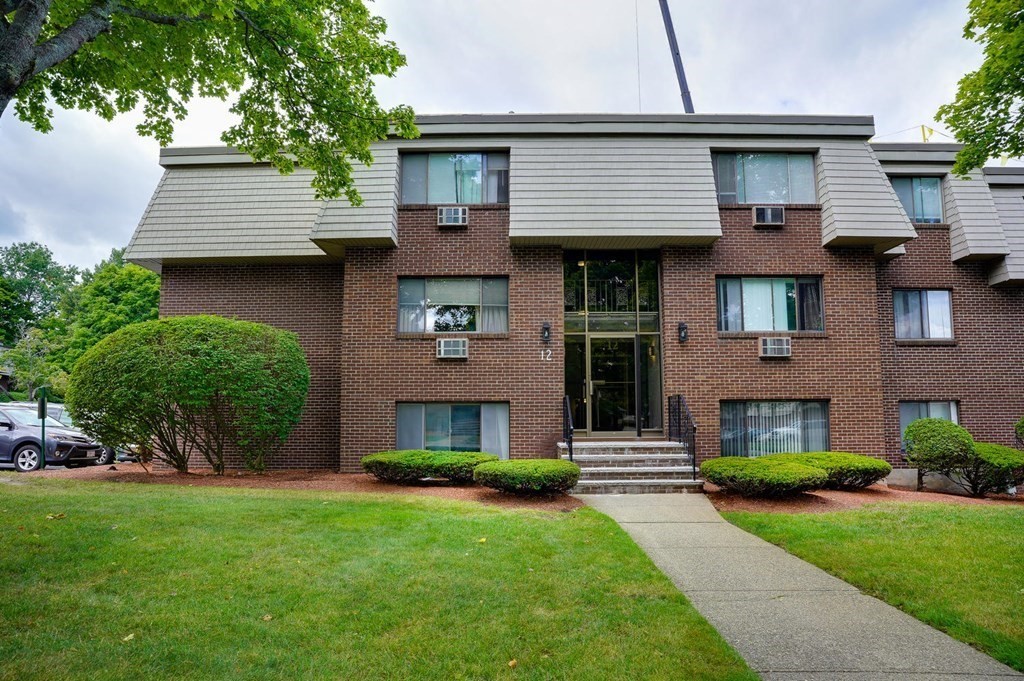 12 Hallmark Gardens, Unit 7 Burlington, MA 01803 - Photo 2 of 18