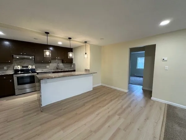 $2,800 | 12 Hallmark Gardens, Unit 7, Burlington, MA 01803