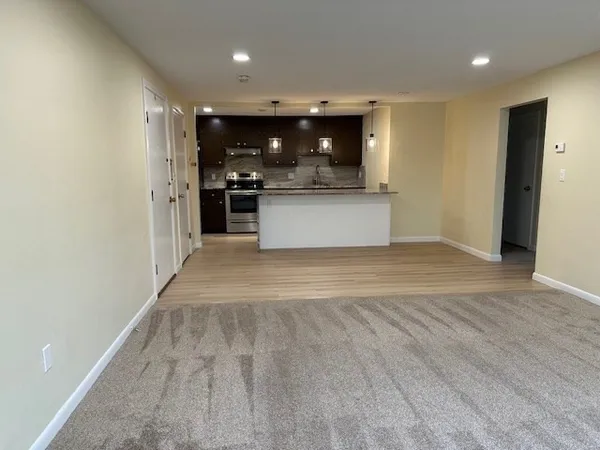 $2,800 | 12 Hallmark Gardens, Unit 7, Burlington, MA 01803